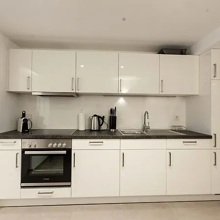 Maximilian Apartment *
